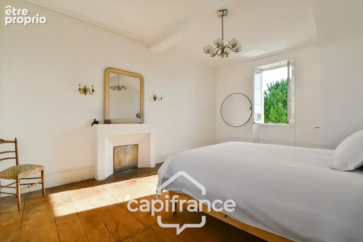 En CHARENTE MARITIME, A SAINT JEAN D'ANGELY (17), Maison de caractère à vendre 12 pièces  avec jardin, proche commerces - photo 23