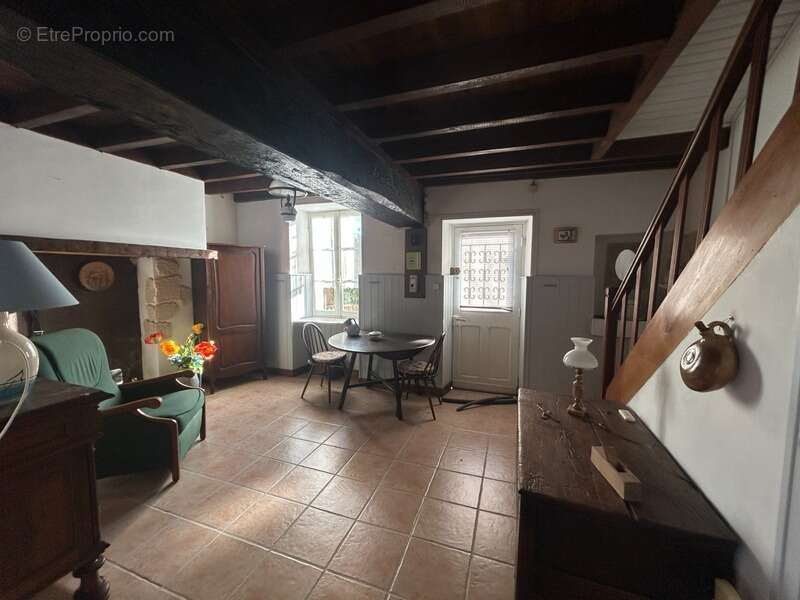 Maison à SAINT-SORNIN-LEULAC