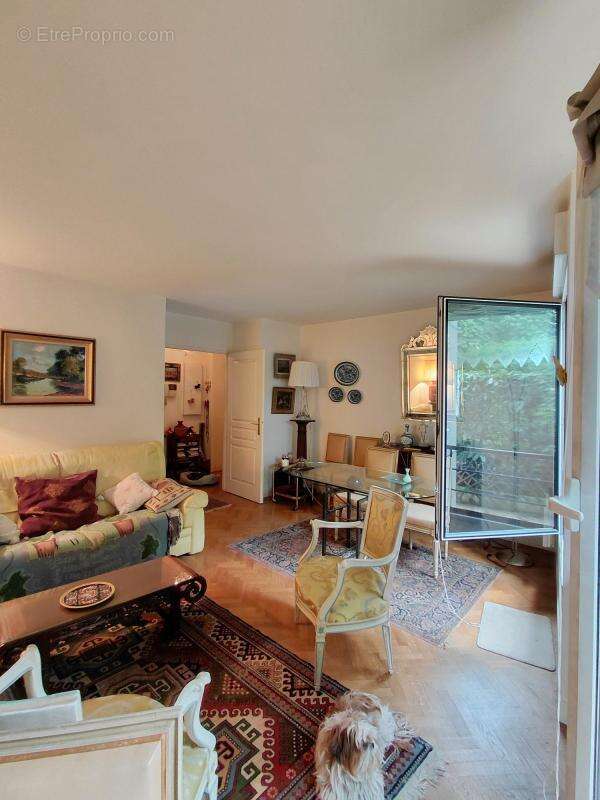Appartement à COURBEVOIE