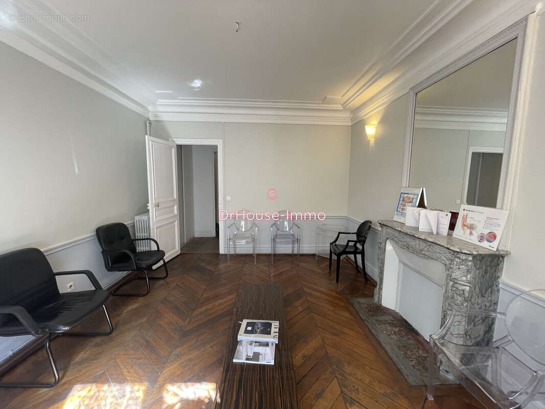Appartement à PARIS-8E