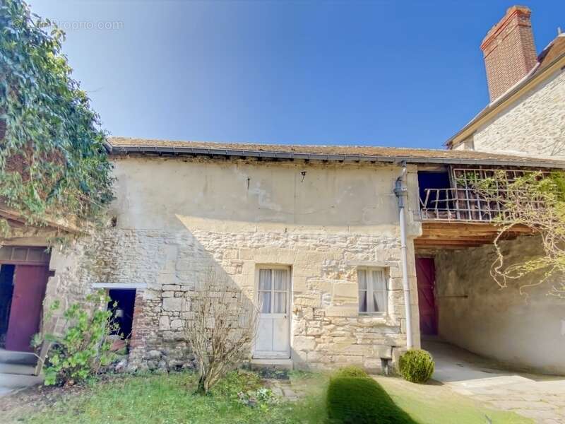 Maison à BRUYERES-ET-MONTBERAULT