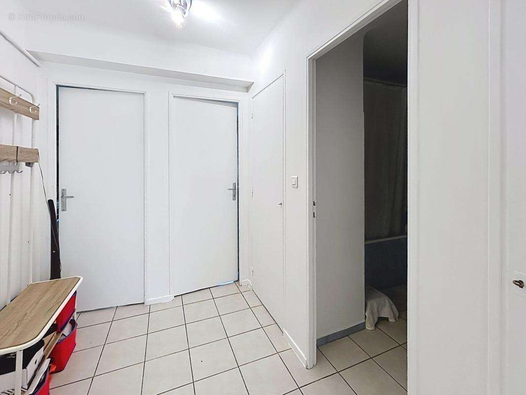 Exclusivite-2 pieces traversant en centre ville - photo 7