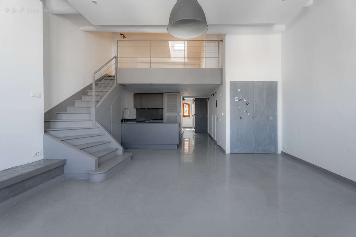 Appartement à MARSEILLE-1E