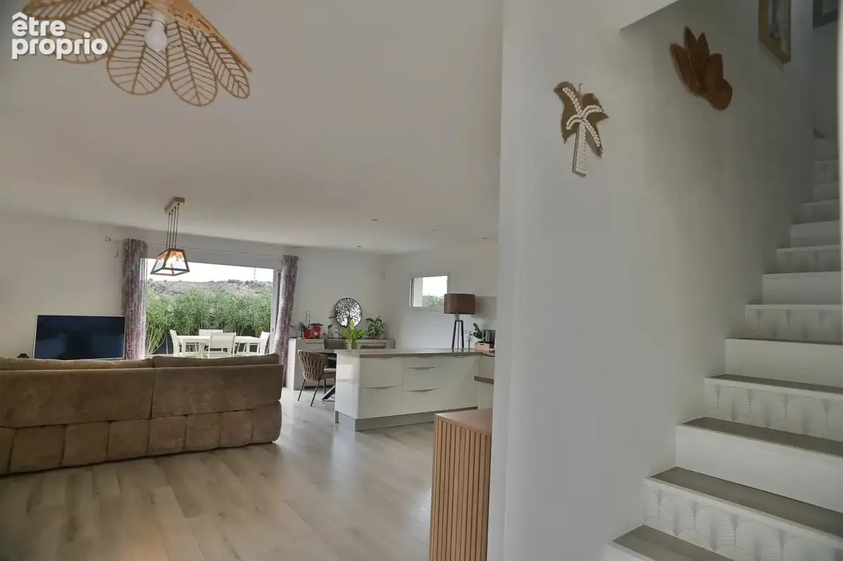 VILLENEUVE-LOUBET - Villa récente 4 Chambres – 120 M² – Piscine – Proche village - photo 14