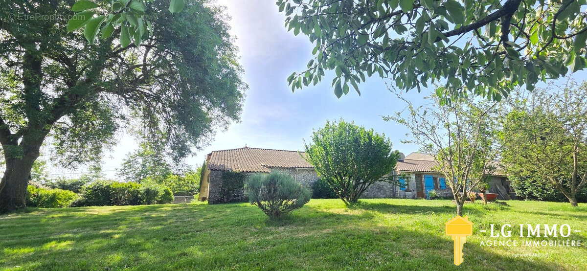 Maison à SAINT-DIZANT-DU-GUA