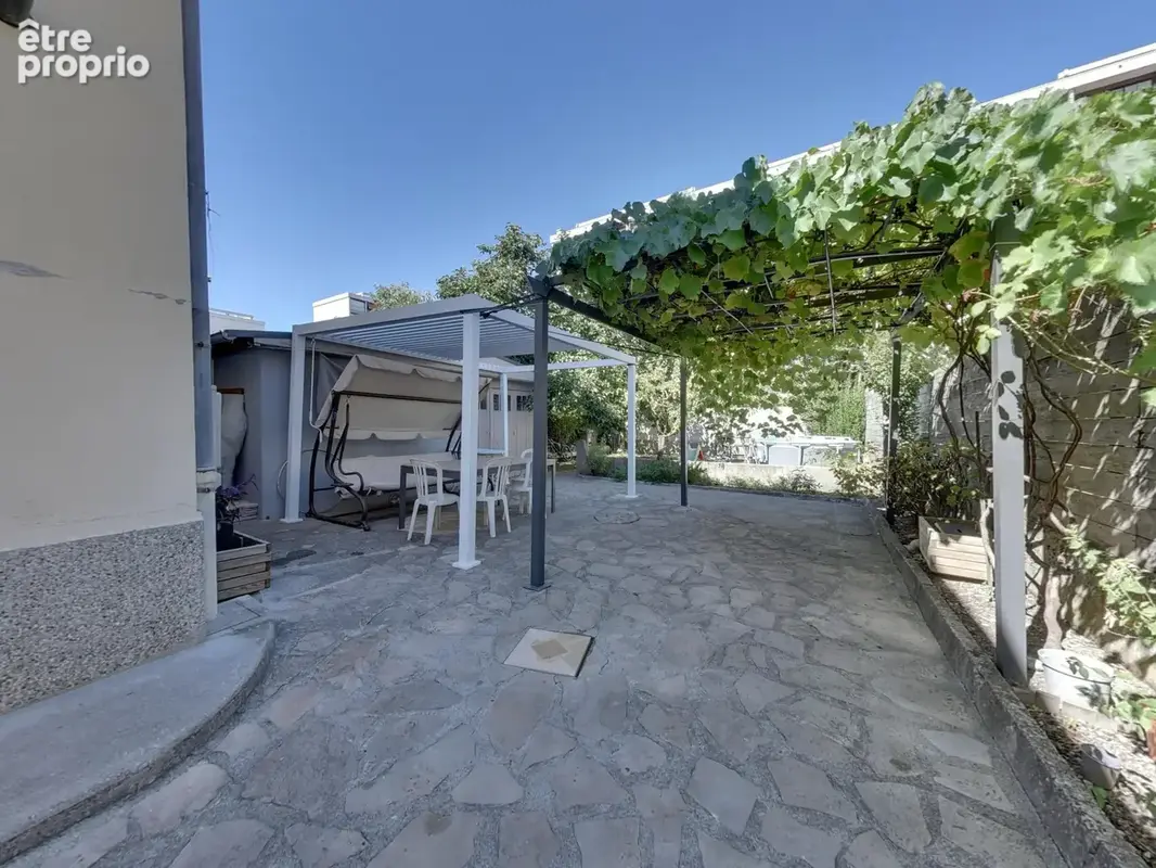 Maison mitoyenne 4 pièces de 106 m2 rénovée avec jardin et potentiel d’agrandissement echirolles ouest - photo 13