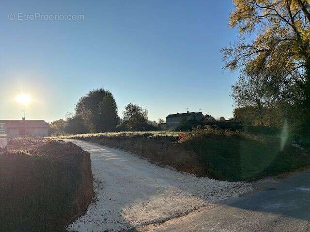 Terrain à SAINT-SULPICE-ET-CAMEYRAC