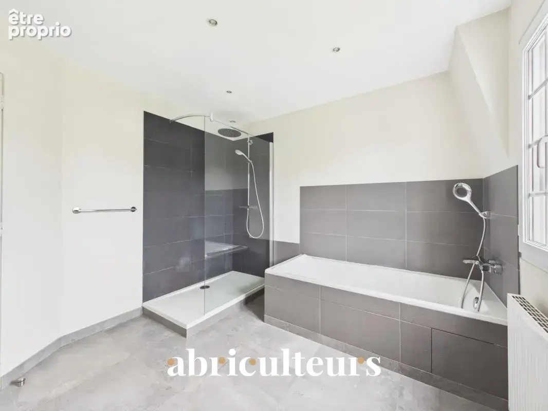 Maison familiale individuelle avec jardin - 6 pièces - 185 m² - Ormesson-sur-Marne - photo 17