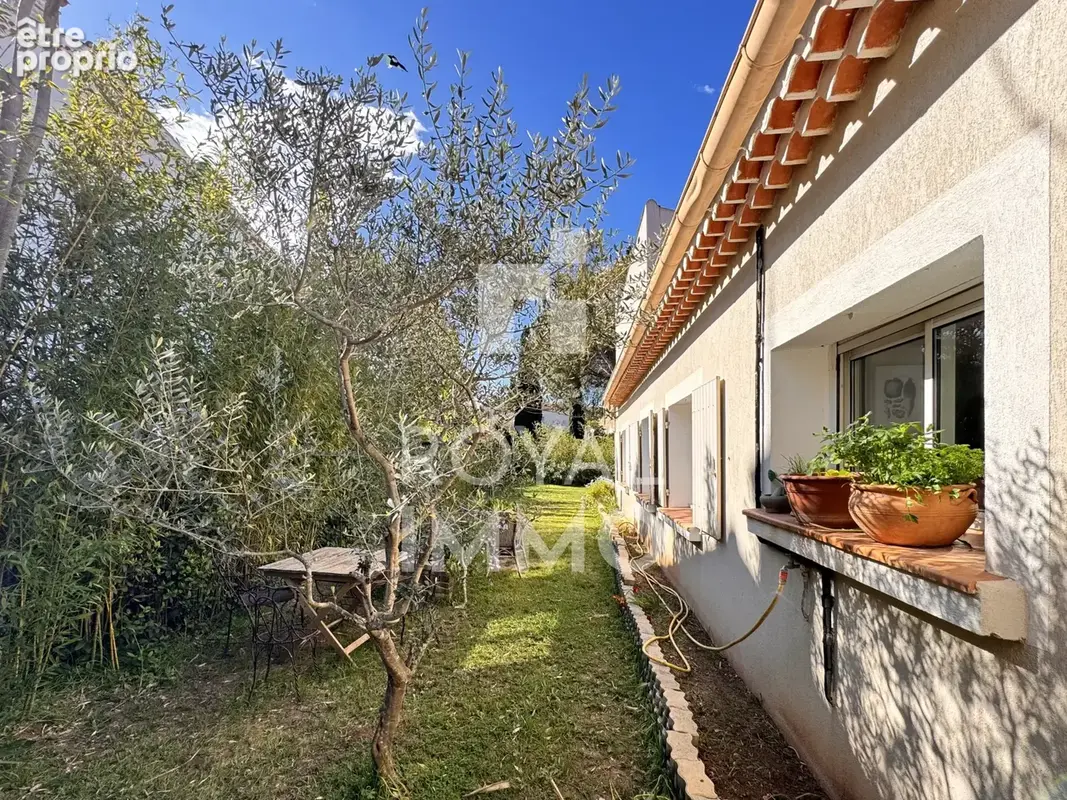 Toulon, Villa de plain-pied avec piscine, 4 chambres et jardin paysager de 1 125 m2 - photo 7