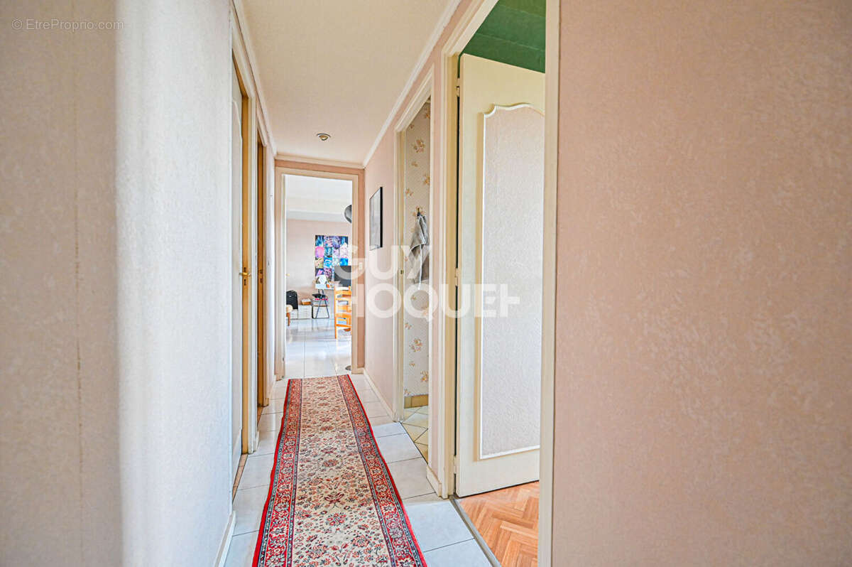 Appartement à CHARENTON-LE-PONT