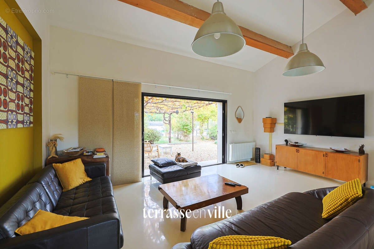 Maison à SIMIANE-COLLONGUE