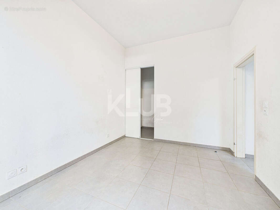 Appartement à MARSEILLE-3E