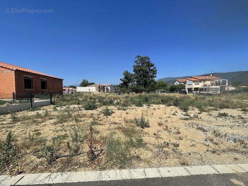 Terrain 510 m² à Vinca  - photo 2