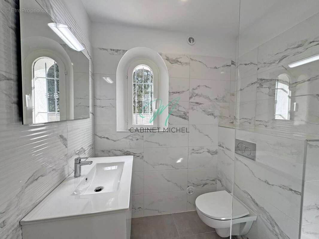 Appartement à LA ROQUETTE-SUR-SIAGNE