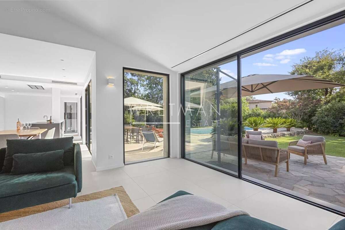 Maison à ROQUEFORT-LES-PINS