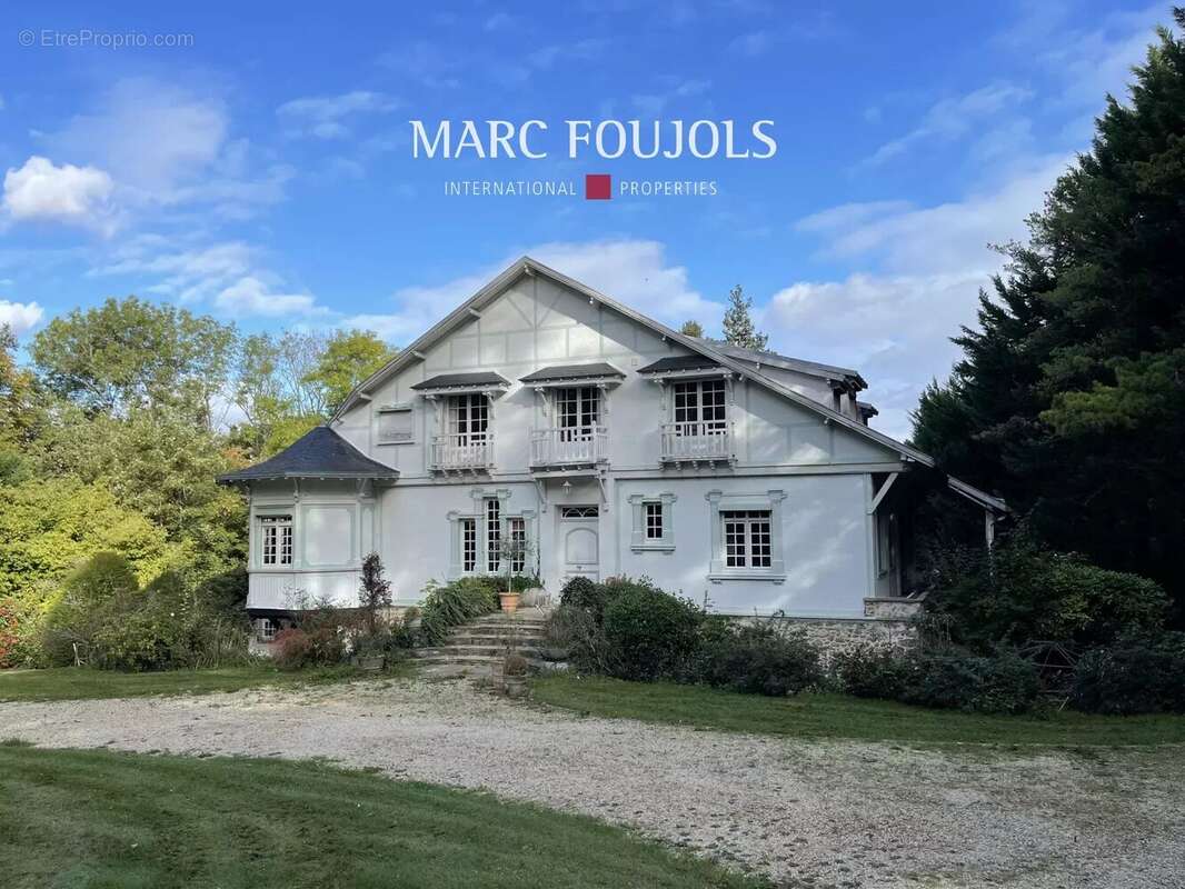 Maison à DAMPIERRE-EN-YVELINES