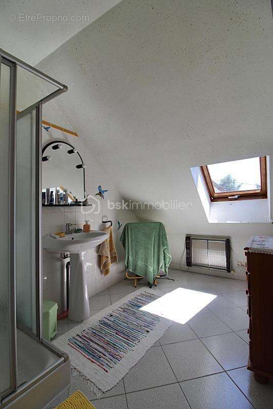 Maison à VILLENEUVE-SUR-YONNE