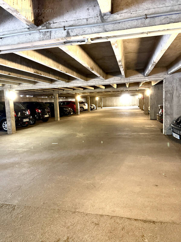 Parking à LAXOU