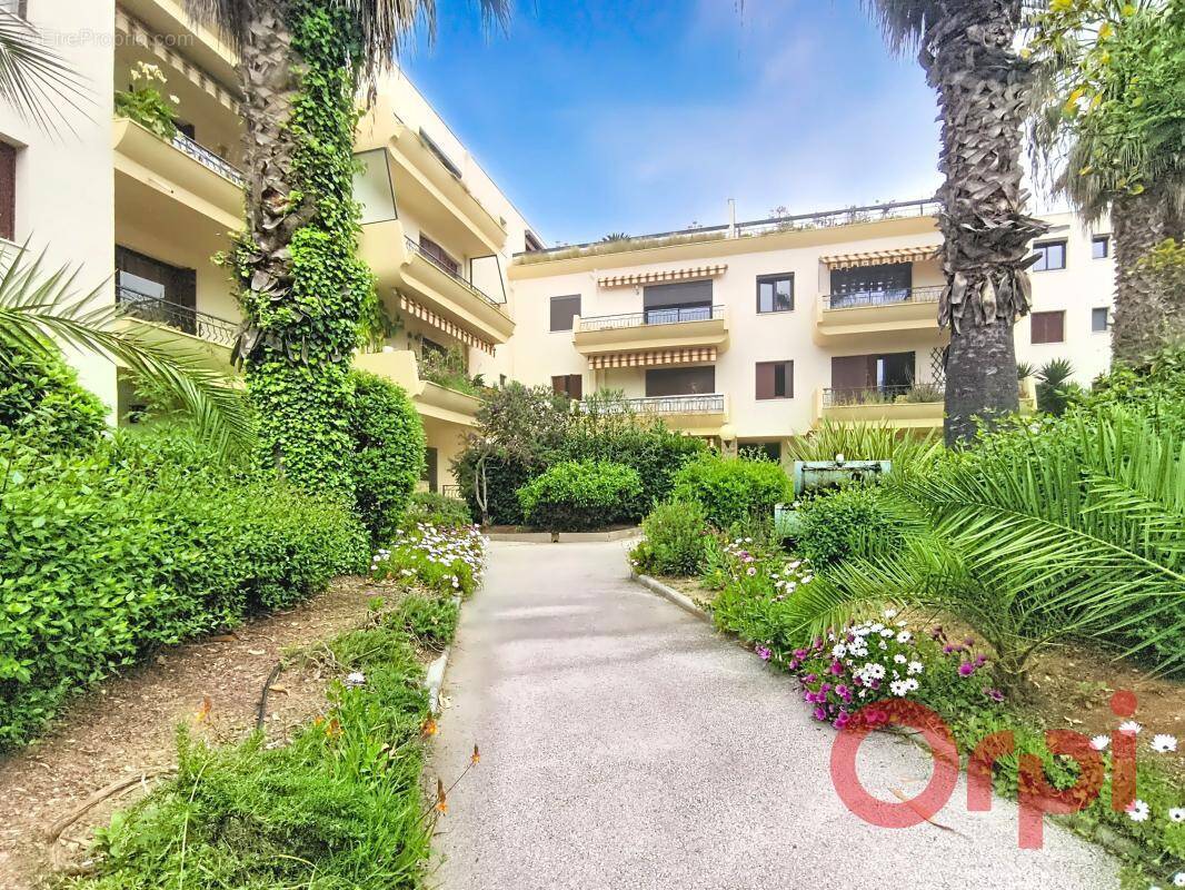 Appartement à SIX-FOURS-LES-PLAGES