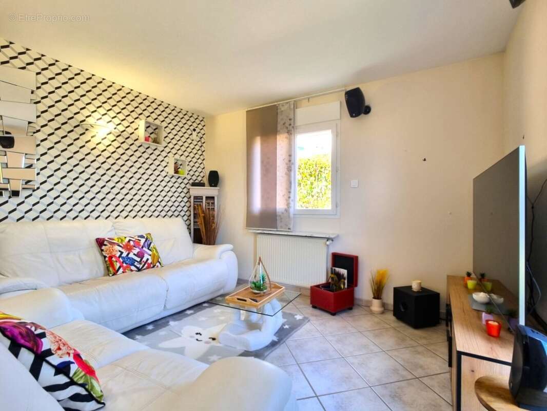 Maison 101 m² à Gennes  - photo 3