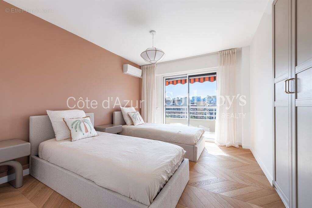 Appartement d'exception en dernier étage avec toit-terrasse et vue mer panoramique - photo 7