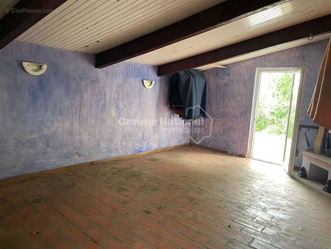 Maison de caractère de150 m² sur 3 743 m² de terrain ? Piscine, garages et fort potentiel - photo 11