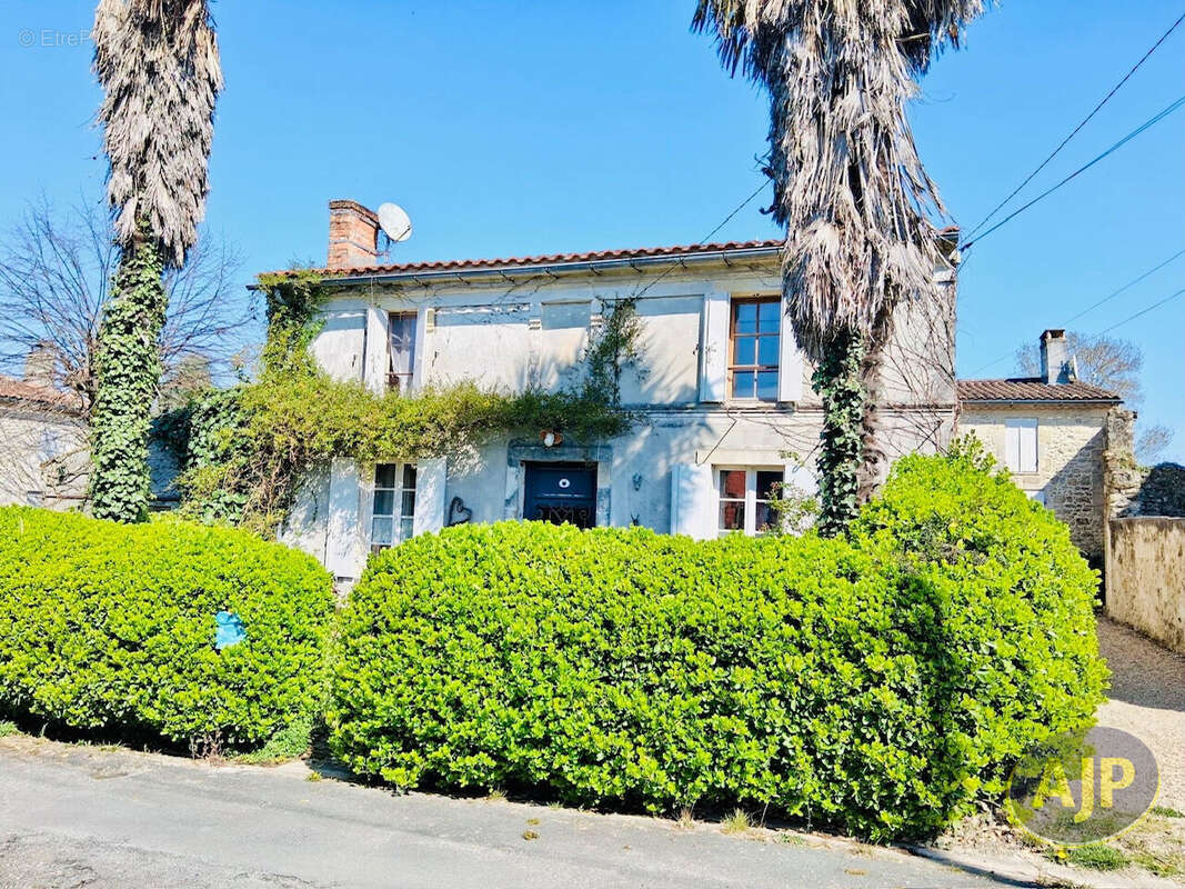 Maison à SAINT-CHRISTOLY-MEDOC