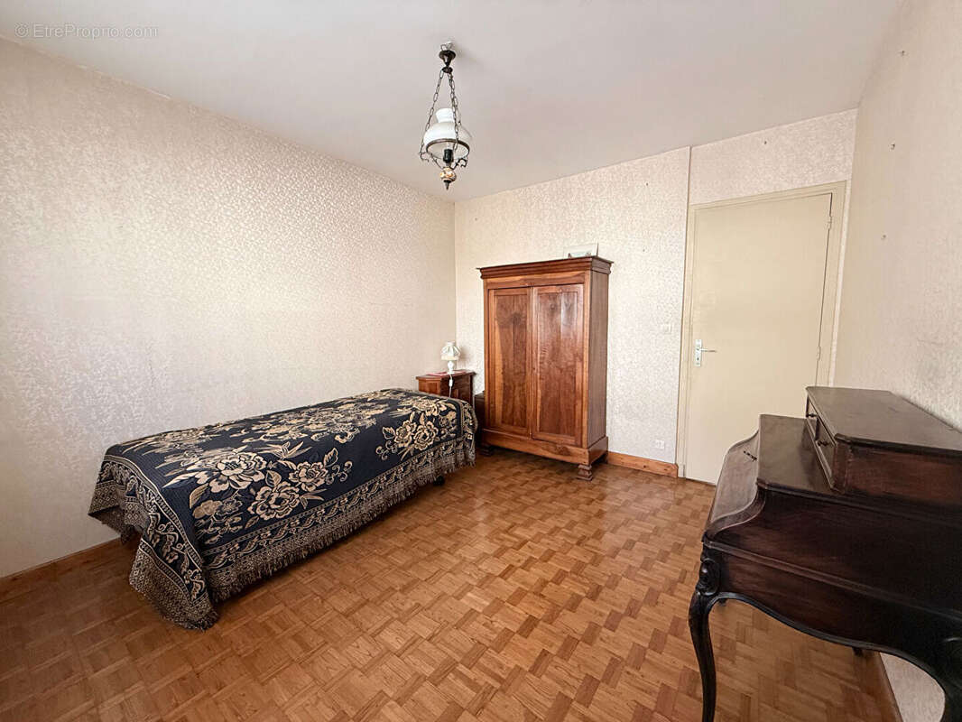 Appartement à SAINT-LAURENT-DU-VAR