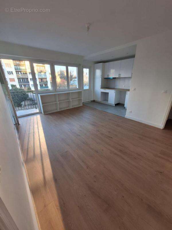 Appartement à COURBEVOIE