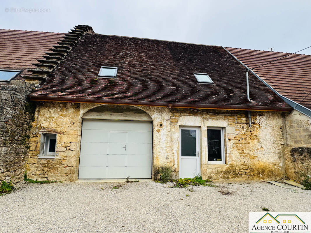 Maison à RUFFEY-SUR-SEILLE
