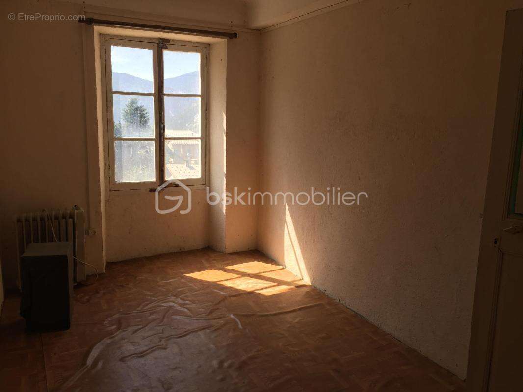  À vendre – Grande maison de village à rénover – 140 m² – Garage, jardin et fort potentiel – Thorame-Haute  - photo 11