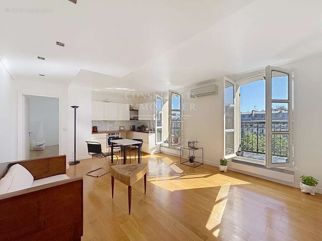Appartement à NEUILLY-SUR-SEINE