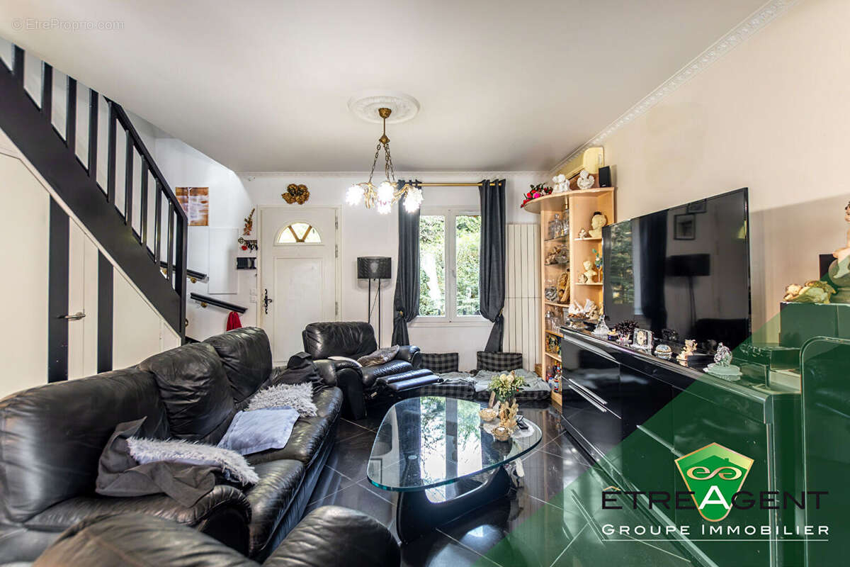 Maison à JOUY-LE-MOUTIER