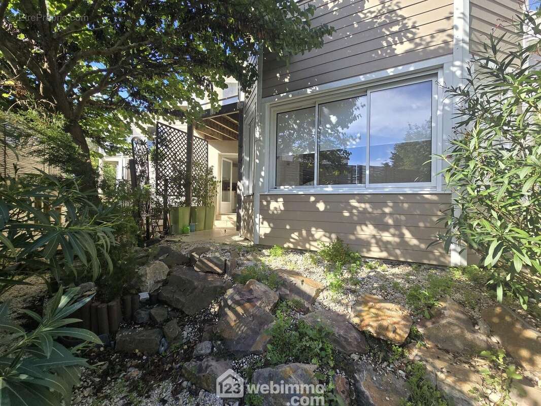 Jardin arboré au pied du bow window - Appartement à TALMONT-SAINT-HILAIRE