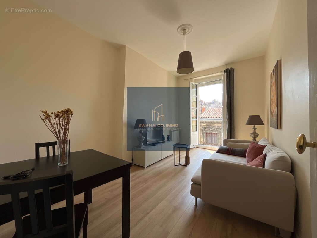 Bordeaux centre — entre pey berland et la place de la victoire appartement de caractère — 39  m2 - photo 2