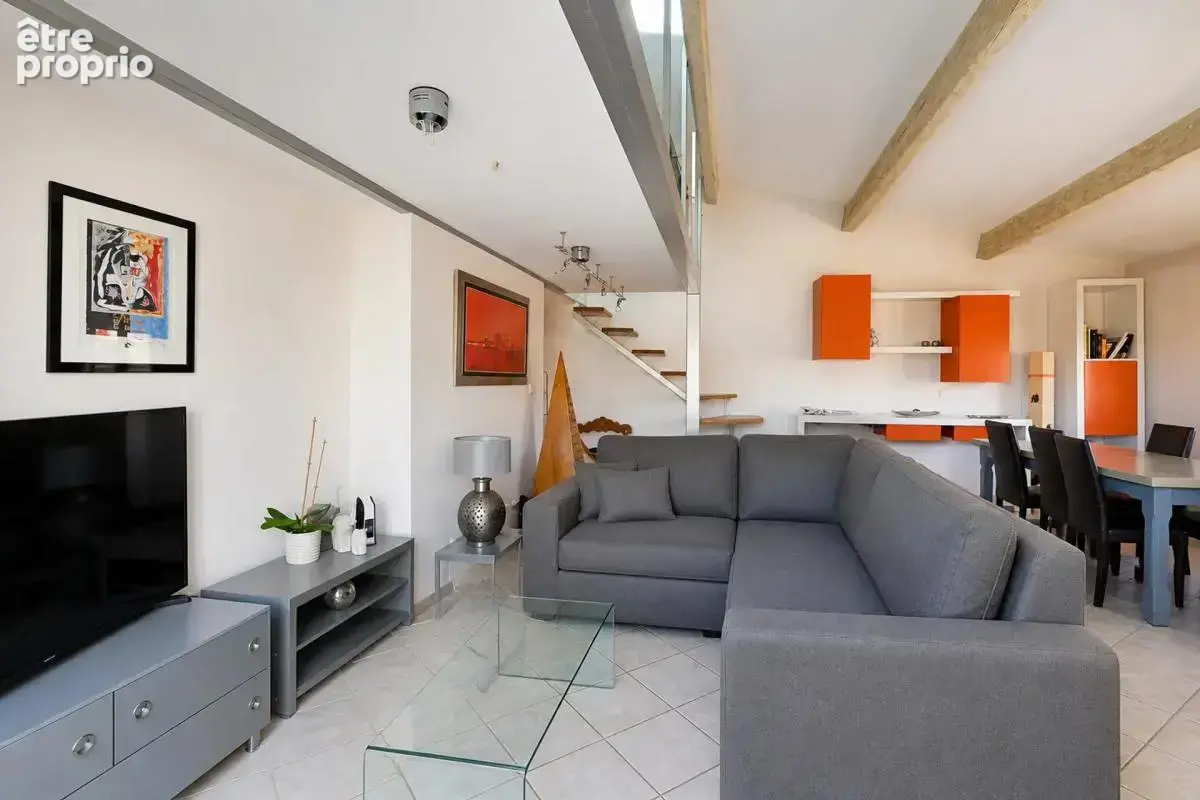 Appartement T3 de 92 m² à Nîmes centre - photo 4