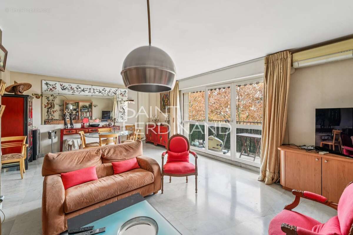 Appartement à NEUILLY-SUR-SEINE