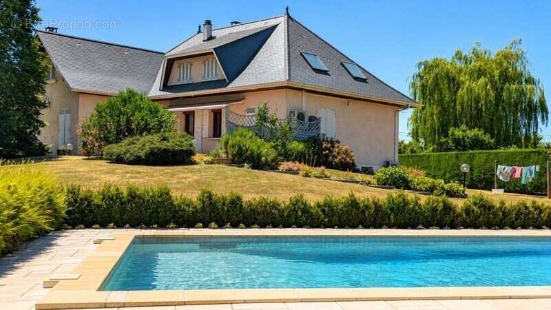 Maison de 7 pièces principales - photo 2