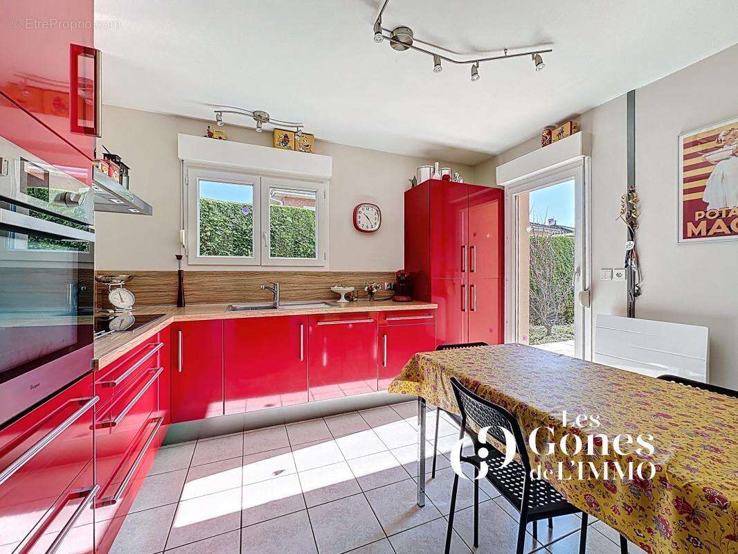 Maison à SAINT-GENIS-LES-OLLIERES