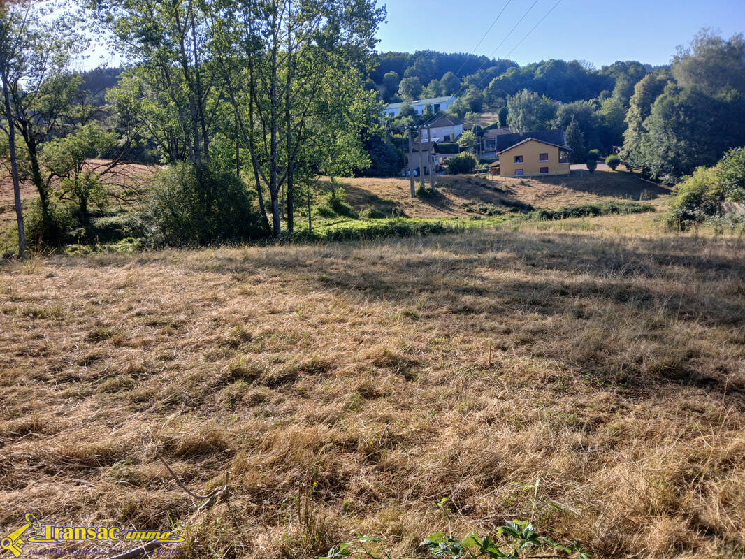 Terrain à CELLES-SUR-DUROLLE