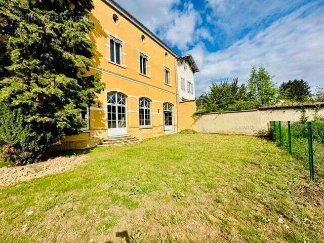 Appartement à COLLONGES-AU-MONT-D'OR