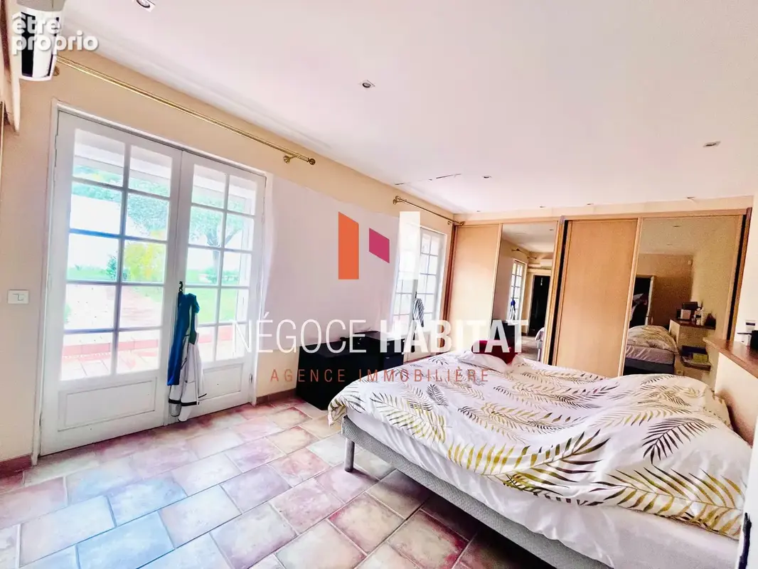 Villa t7 280m2 - terrain 1800m2 - piscine - sous sol - garage - photo 11