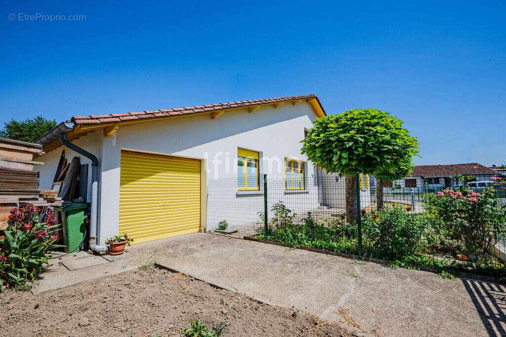 Maison à AMBES