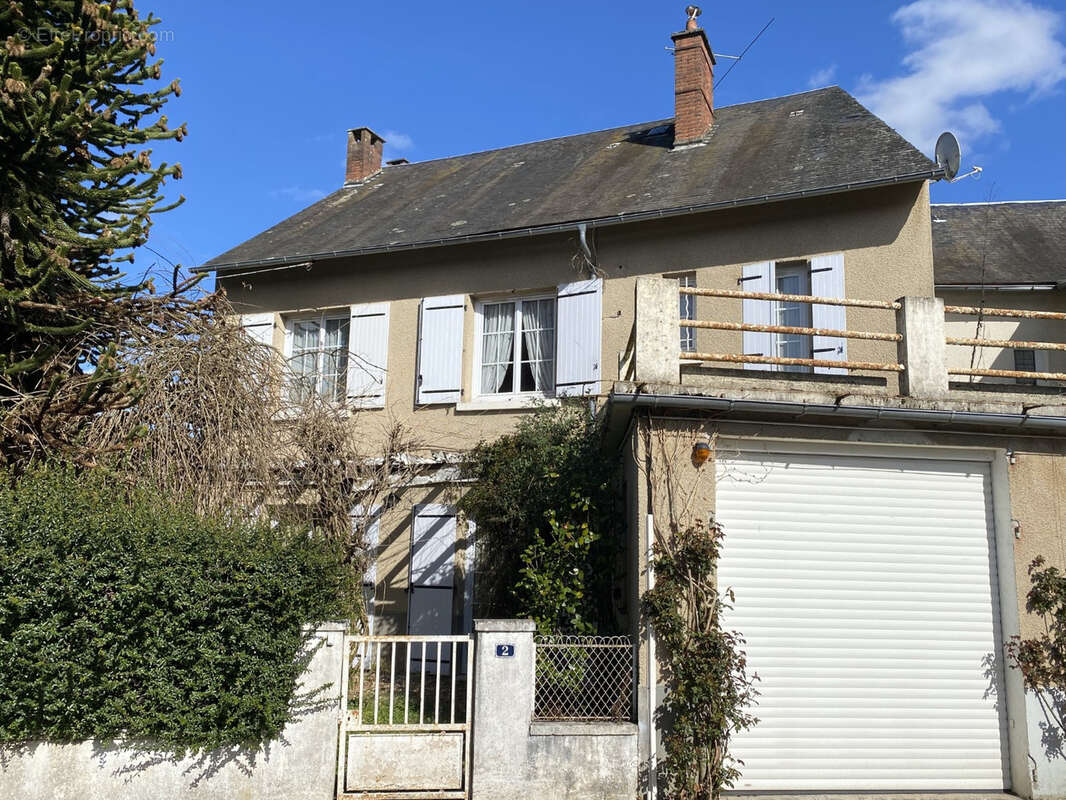 Maison à ARNAC-POMPADOUR