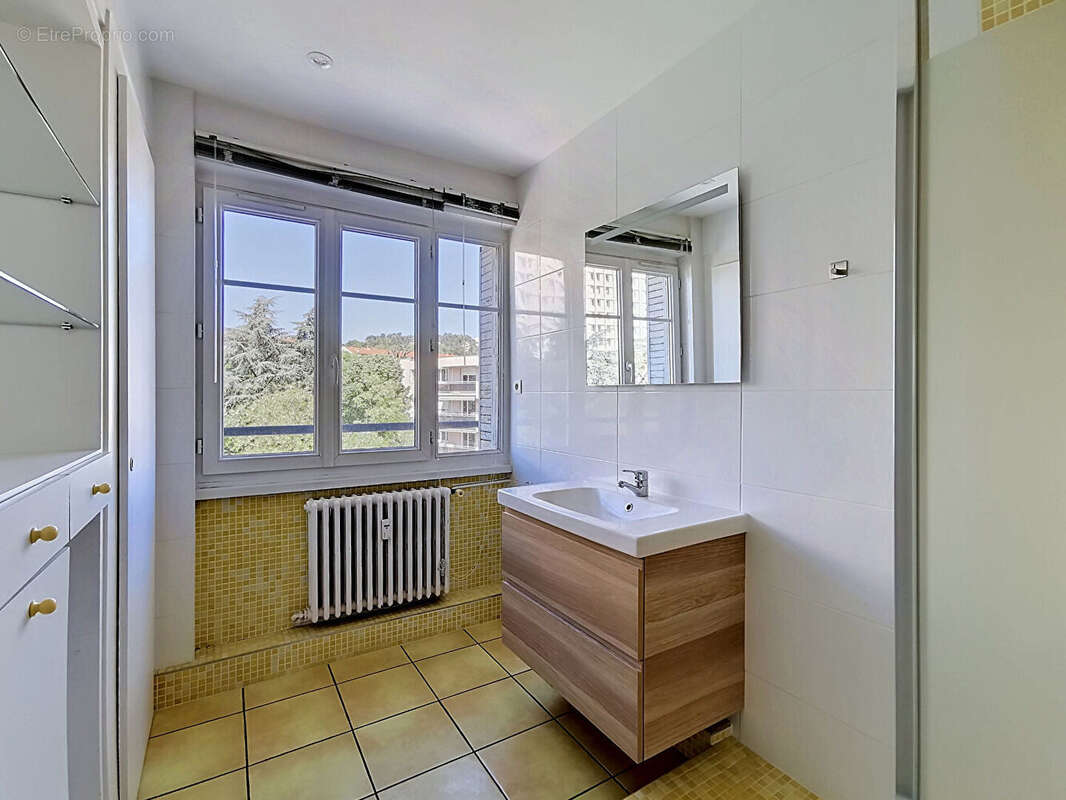 Appartement à LA MULATIERE