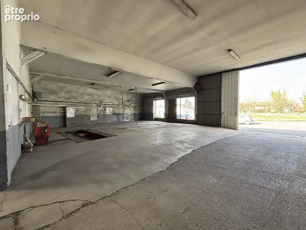 Commerce 680 m² à vendre à Saint-Yrieix-La-Perche (87500) - photo 2