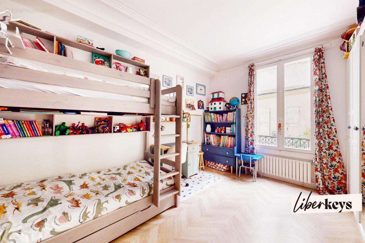 Appartement à NEUILLY-SUR-SEINE