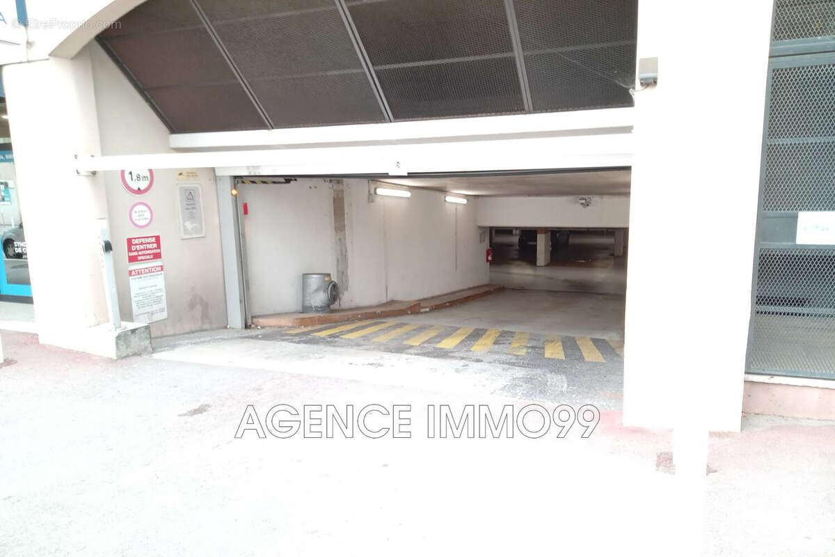 Parking à CANNES
