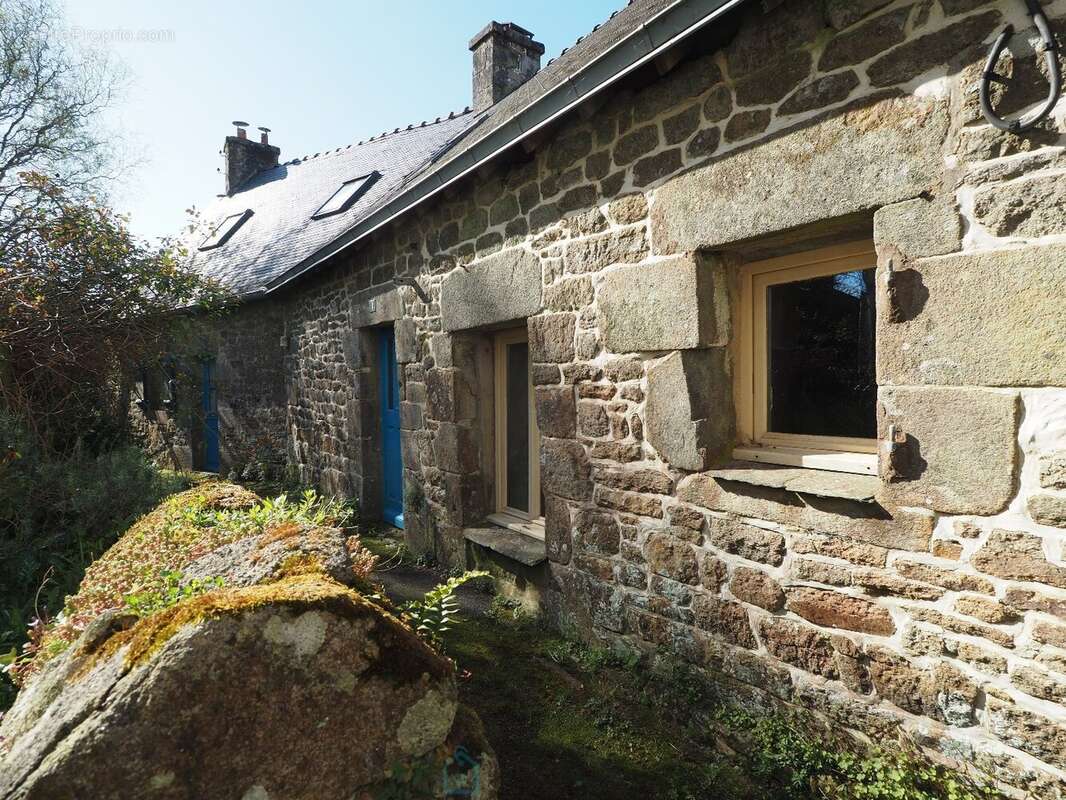 Une propriété, deux maisons en pierres autour d'un joli jardin privatif - photo 3