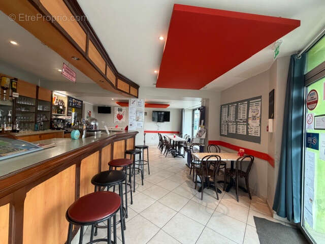 Murs et fonds de bar licence iv avec maison 4 chambres - photo 2